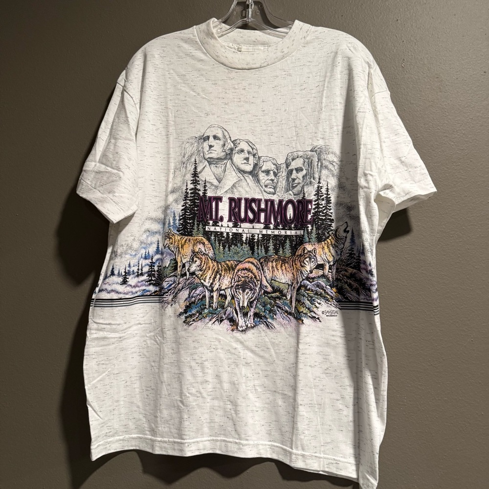 Sansegal White Short Sleeve Tee with Urban Graphic Design Size Large